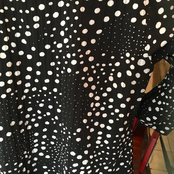 East 5th Black/White circle Blouse size 2X - Picture 9 of 14